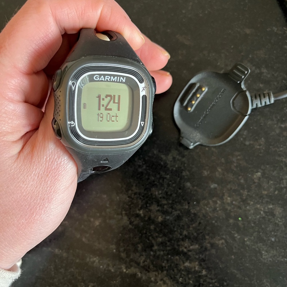 Garmin Forerunner10 with Charger